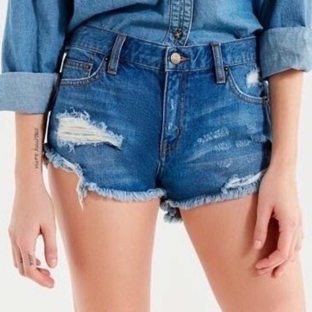BDG Boyfriend Denim Shorts Women's Size 28 Low Rise Light Wash Distressed